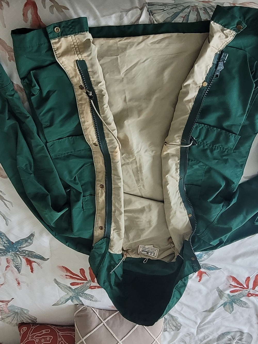 LL Bean Women's Green Hooded Field / Rain Jacket - Picture 8 of 10